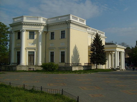 Палац Графа Воронцова з колонадою