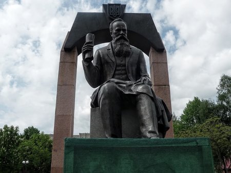 Пам'ятник Михайлові Грушевському