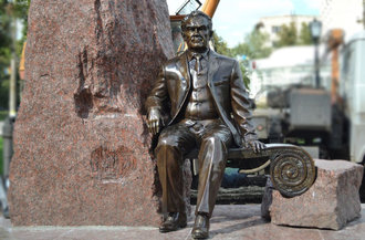 Пам'ятник Михайлу Лушпі