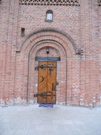 Входные двери в храм